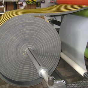 Protector de columnas en bobina diagonal de 750x25mm adhesivada